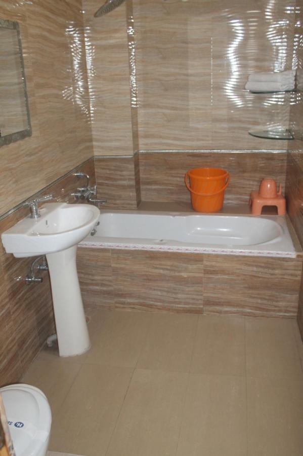 Hotel Haifa Varanasi Ngoại thất bức ảnh